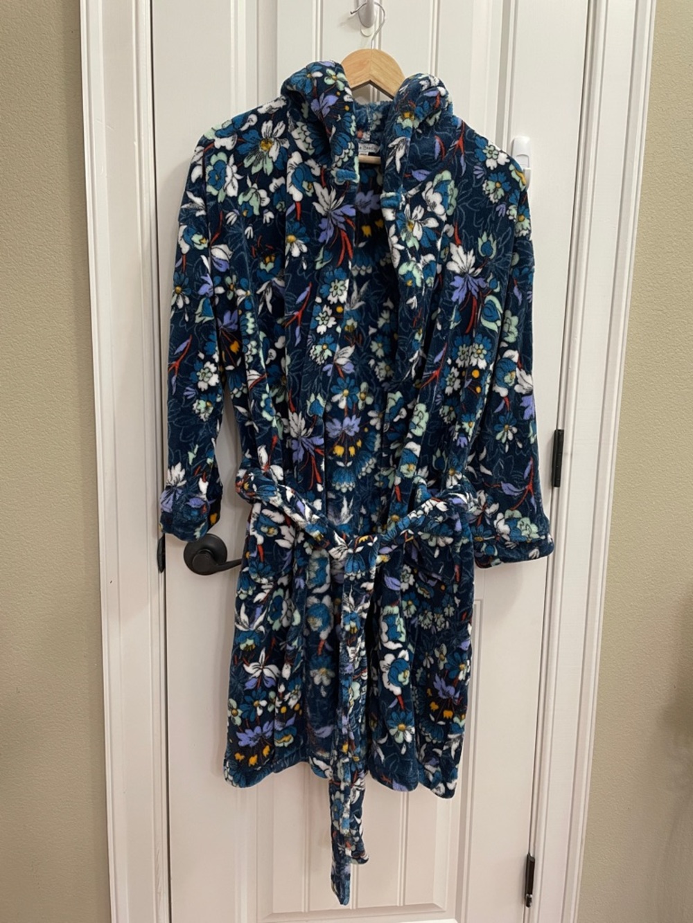 🪻VERA BRADLEY Navy Blue Floral Plush Robe